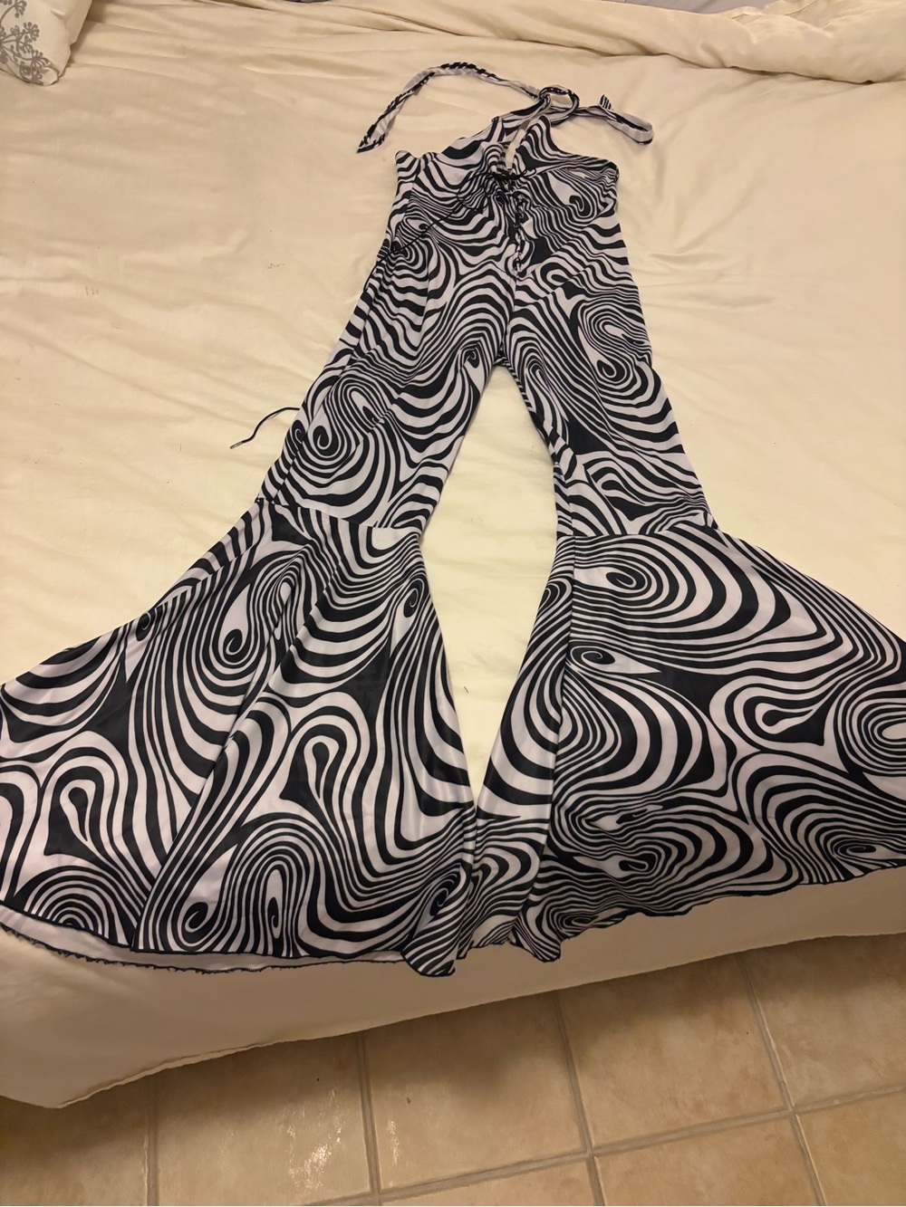 Leg Avenue disco 70’ Swirl Flared tie Halter Jumpsuit costume adjustable - Picture 1 of 3